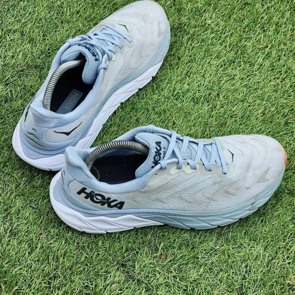HOKA ARAHI 6 - Womens Sneakers - SIZE 10B - Please See Pictures